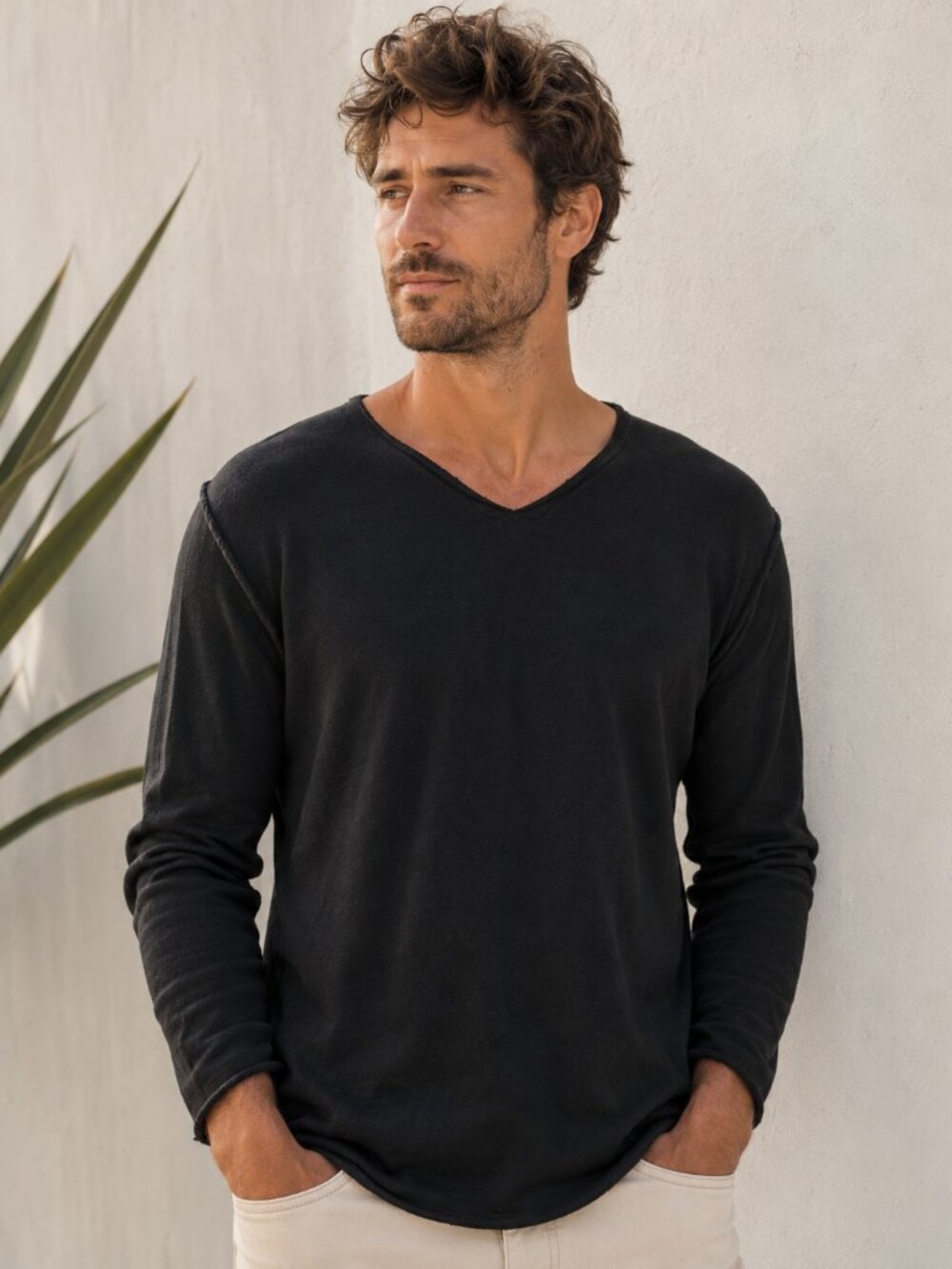 Phil Petter Men's 100% Wool Sweater Size Medium V-Neck Made in Austria Black